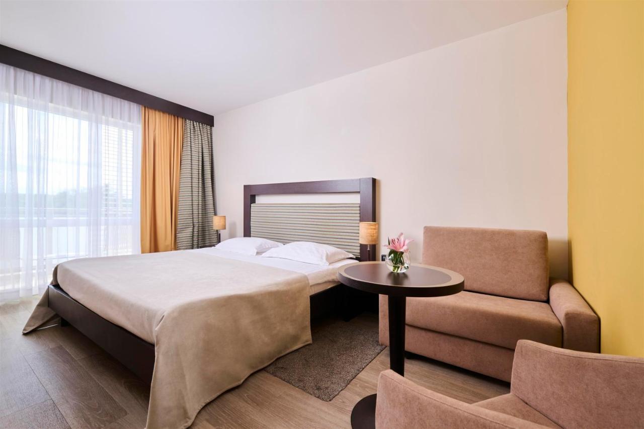 Hotel Garden Istra Plava Laguna Умаг Екстериор снимка