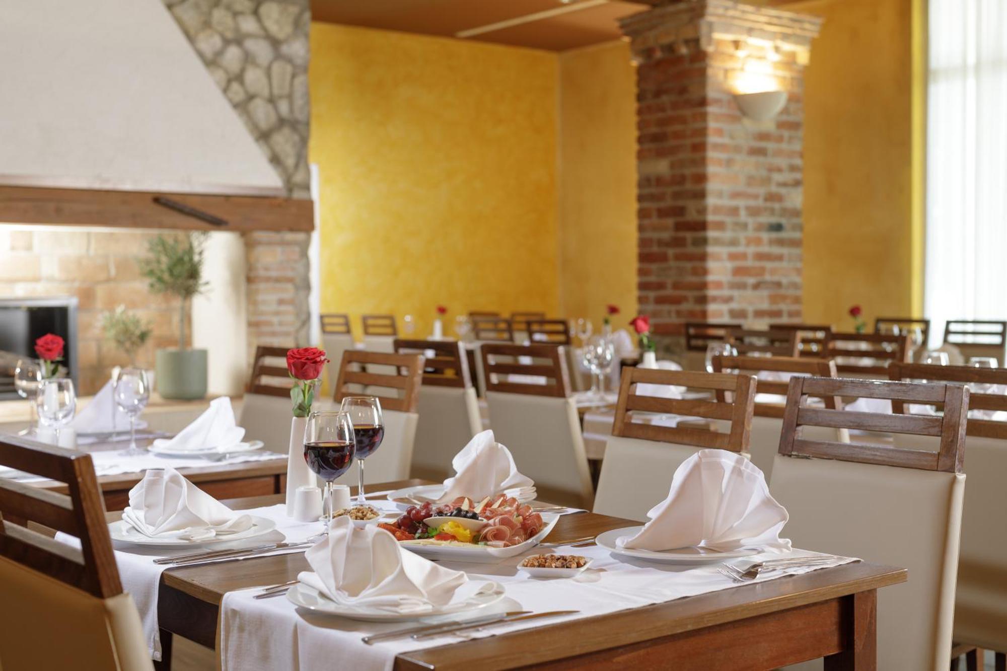 Hotel Garden Istra Plava Laguna Умаг Екстериор снимка