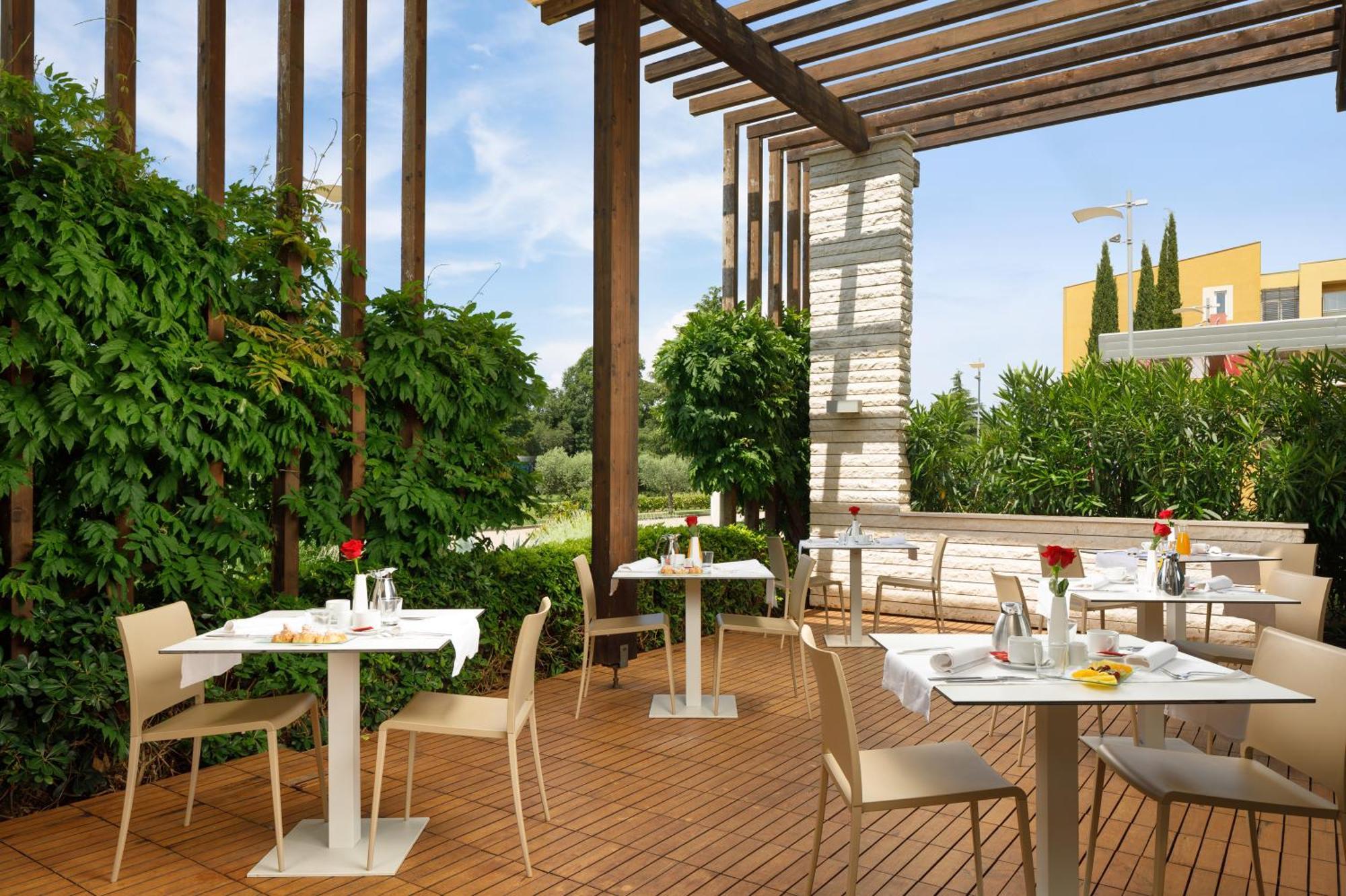 Hotel Garden Istra Plava Laguna Умаг Екстериор снимка