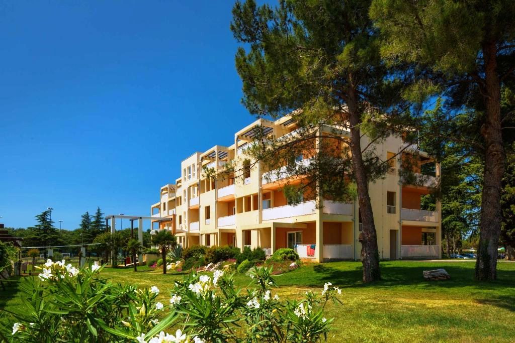 Hotel Garden Istra Plava Laguna Умаг Екстериор снимка