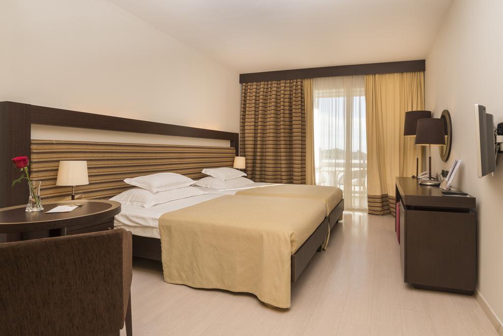 Hotel Garden Istra Plava Laguna Умаг Екстериор снимка