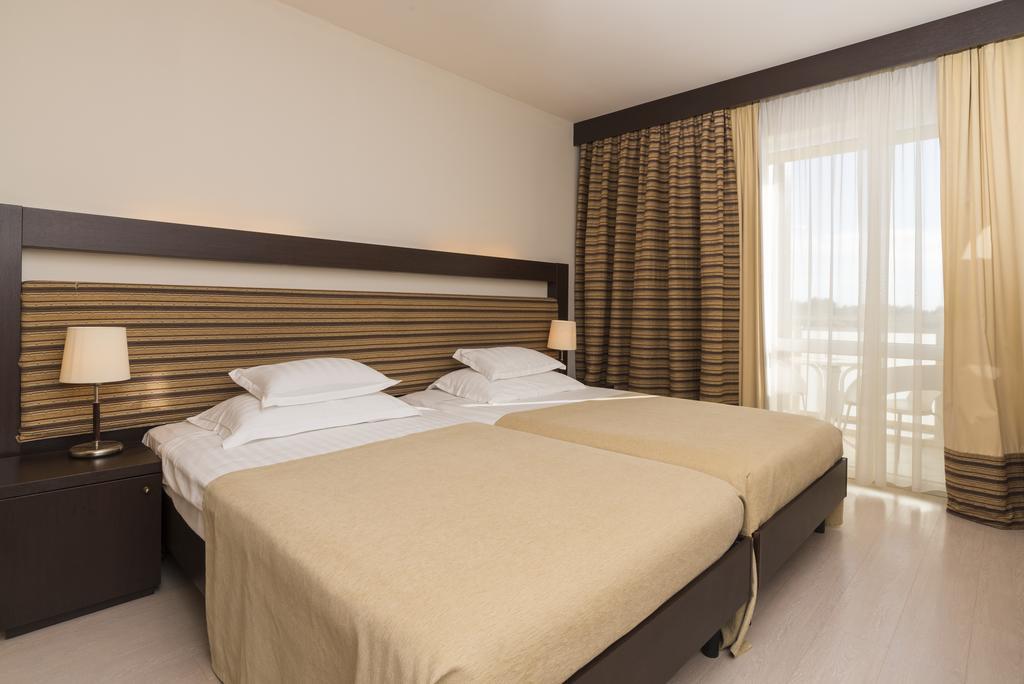 Hotel Garden Istra Plava Laguna Умаг Екстериор снимка