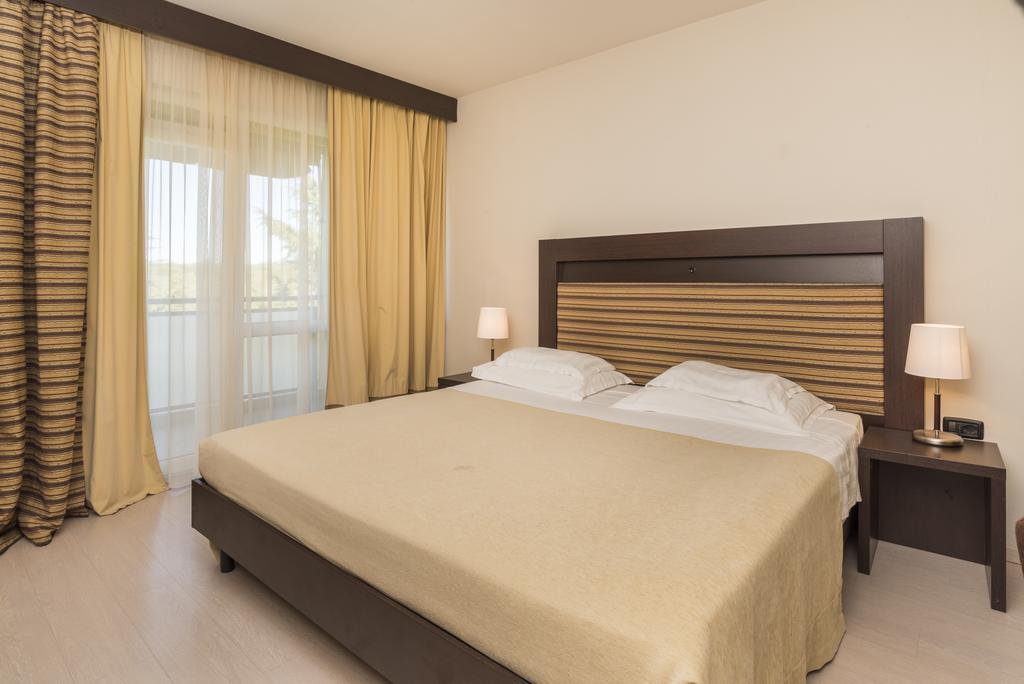 Hotel Garden Istra Plava Laguna Умаг Екстериор снимка