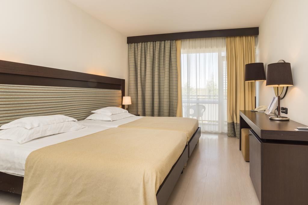 Hotel Garden Istra Plava Laguna Умаг Екстериор снимка